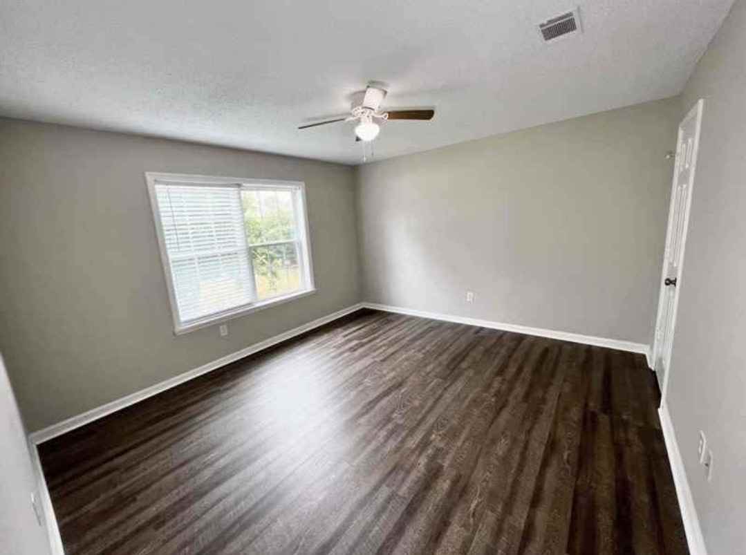 1034 varndoe st - Photo 7 of 7