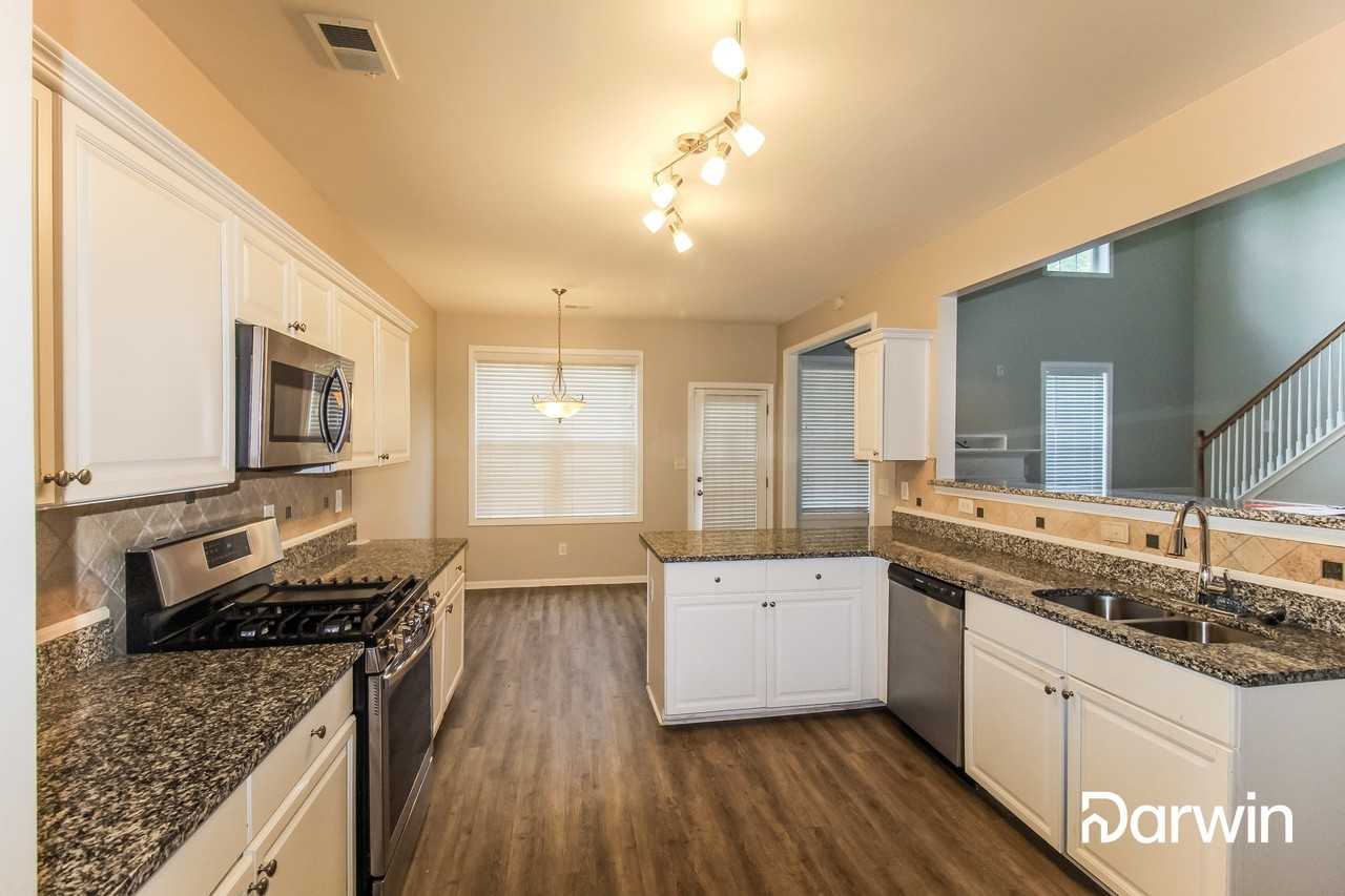 304 Barkley Cir - Photo 3 of 15