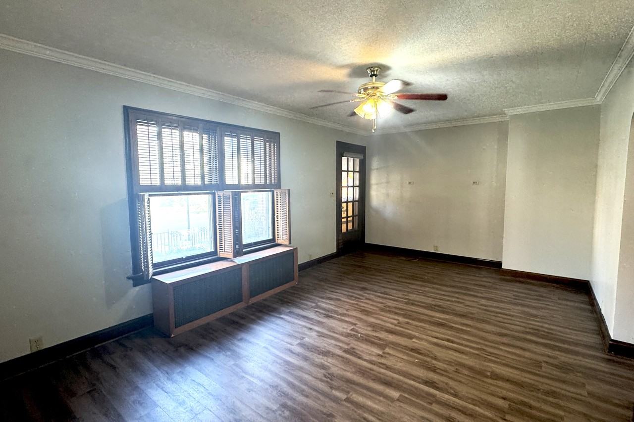 723 Southeast 2nd Street - Photo 3 of 14