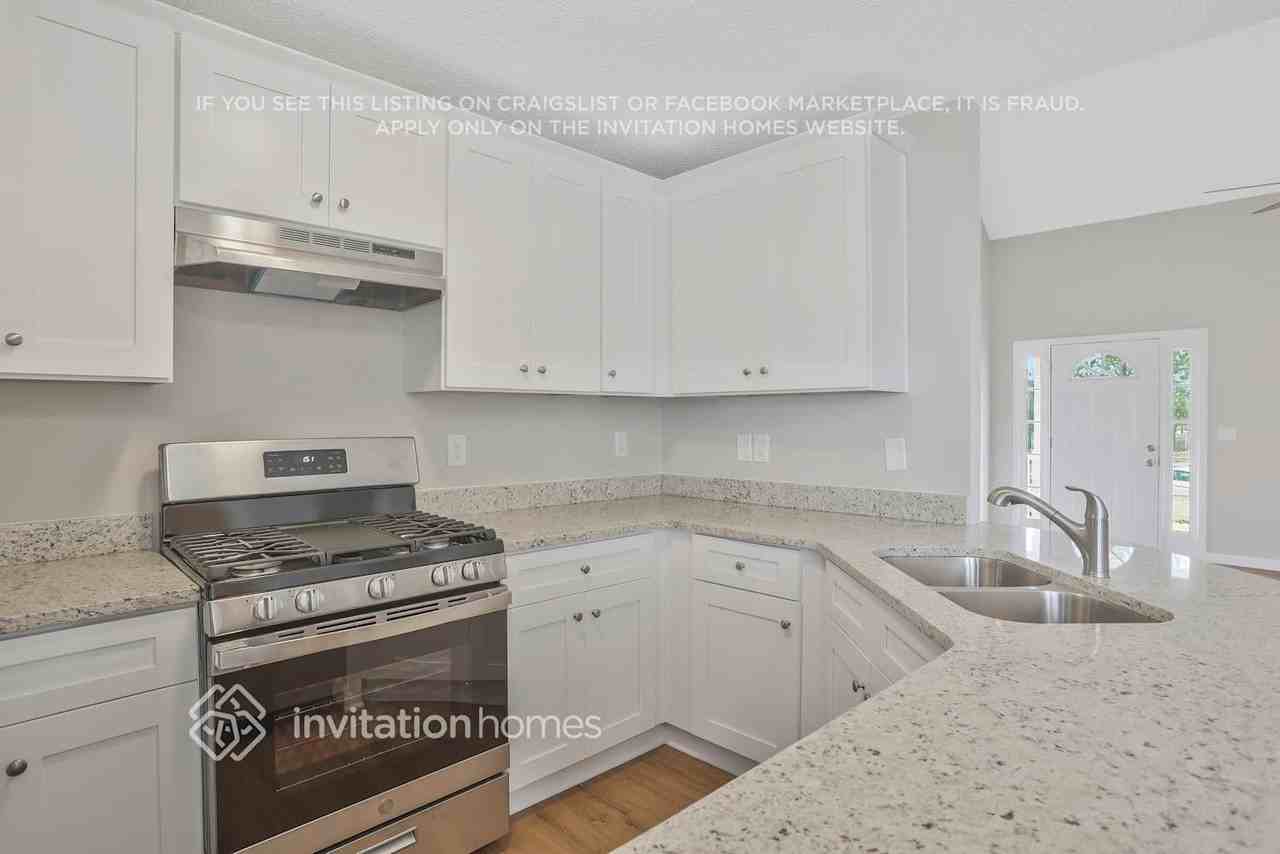 310 Harris Ave - Photo 5 of 15