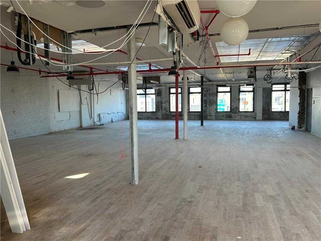 84 Withers St - Photo 4 of 30