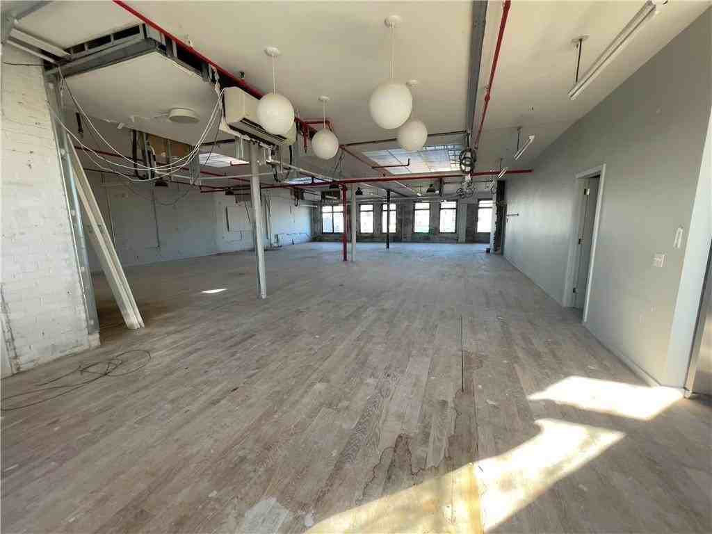 84 Withers St - Photo 5 of 30