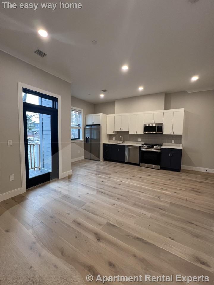 157 Everett St #204 - Photo 2 of 15