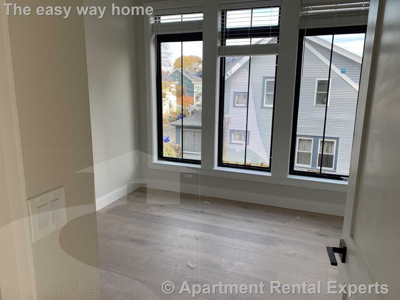 157 Everett St #204 - Photo 3 of 15