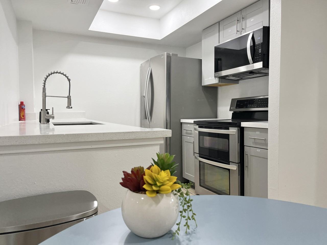 W Solano Dr S - Photo 6 of 17