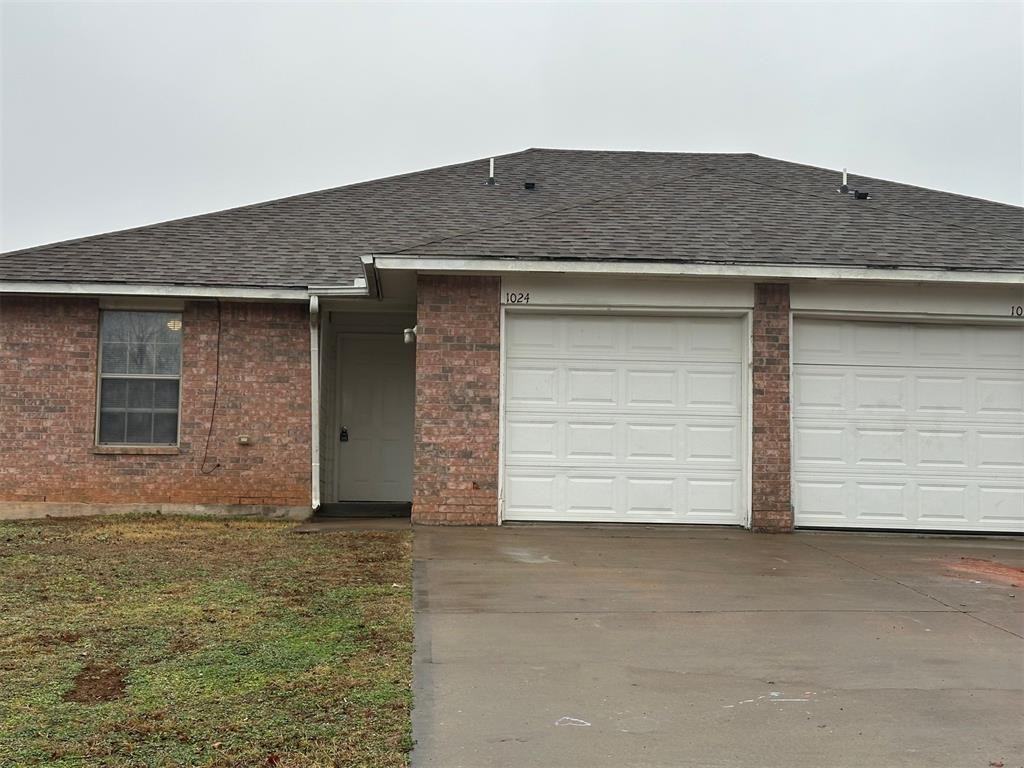 1024 Pinebrook Dr - Photo 3 of 22