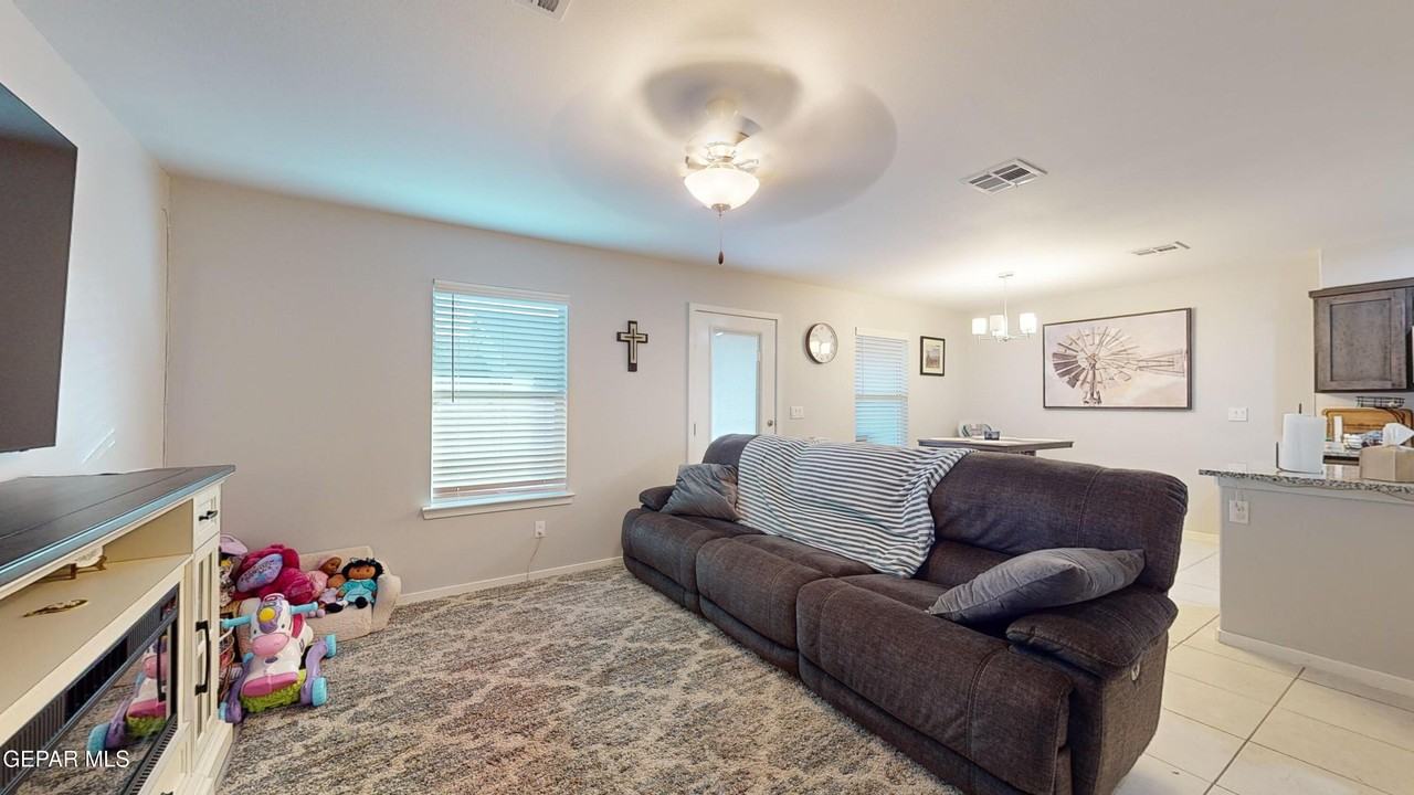 11479 Sunset View Dr - Photo 3 of 35