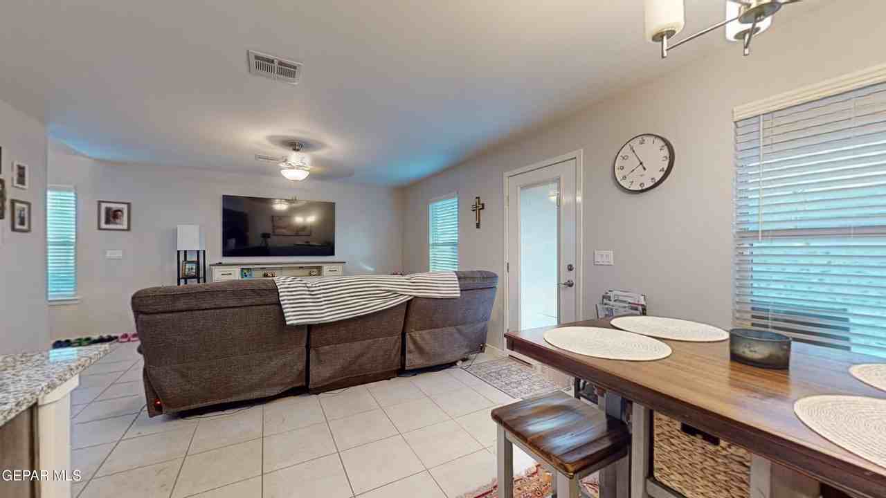 11479 Sunset View Dr - Photo 7 of 35