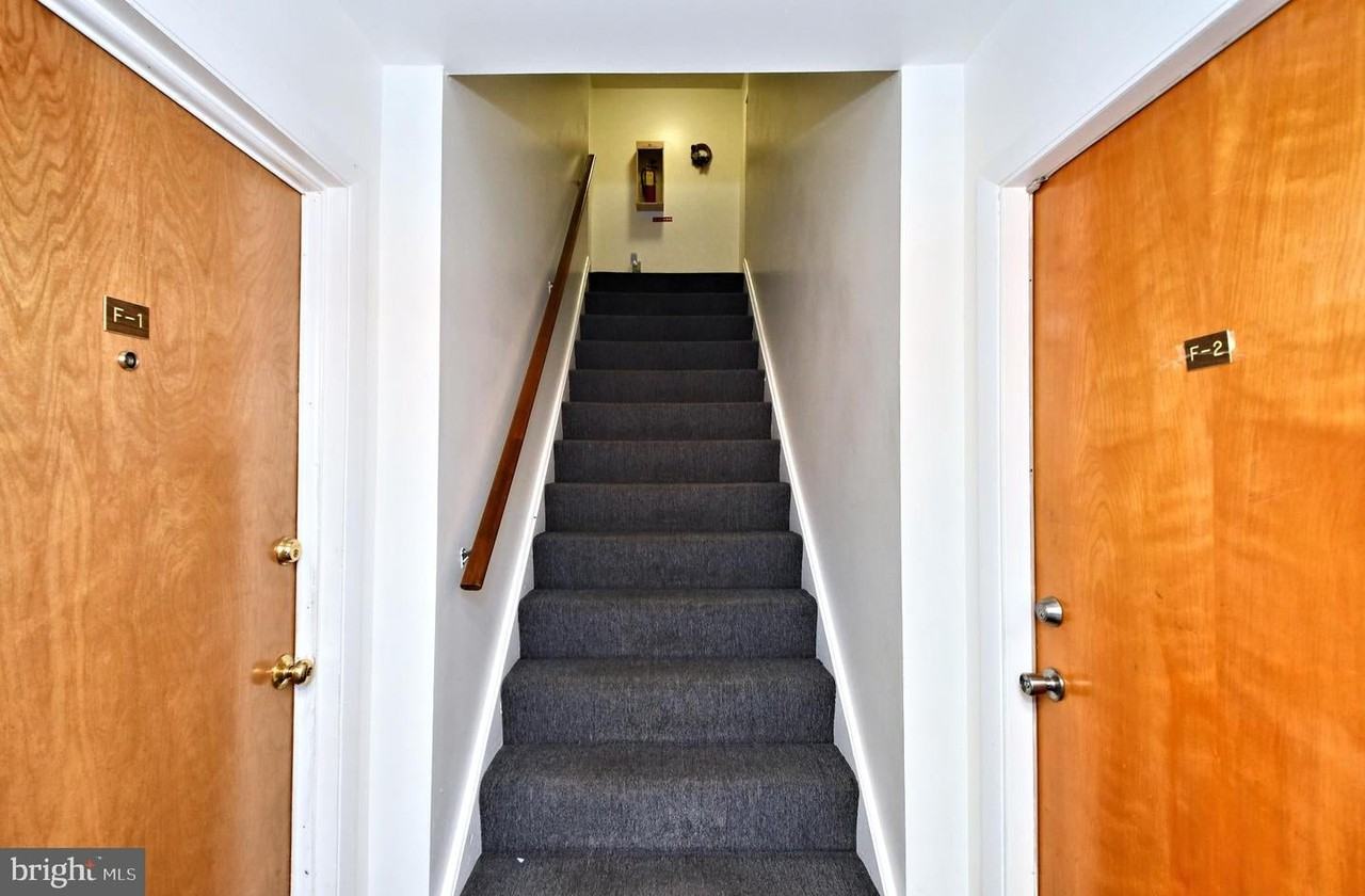 447 North Pine Street - Photo 3 of 30