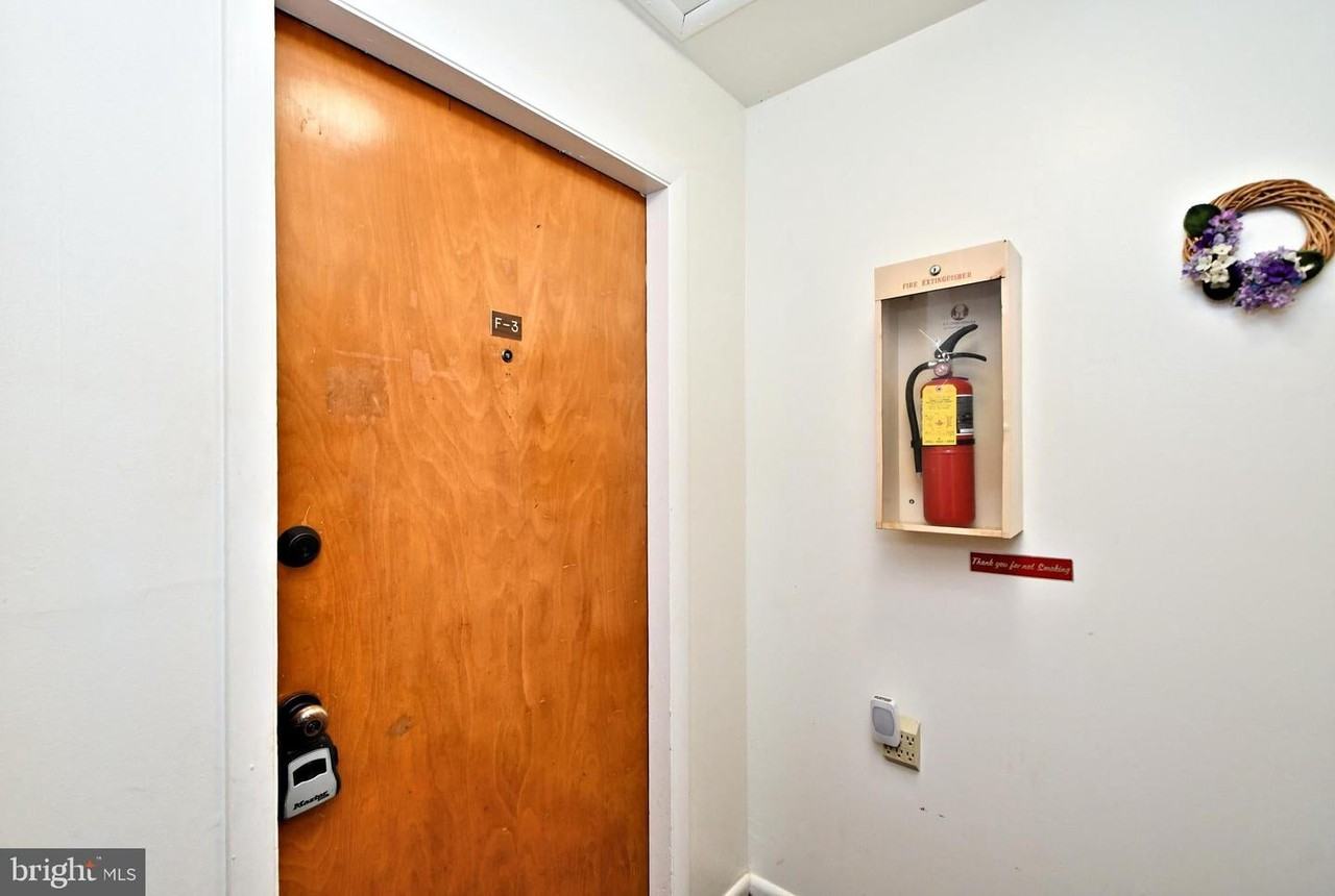 447 North Pine Street - Photo 4 of 30