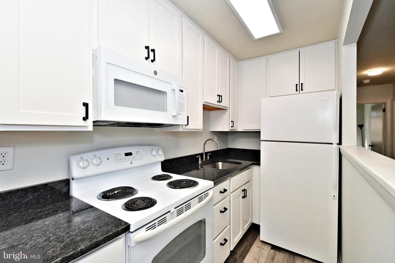 447 North Pine Street - Photo 6 of 30