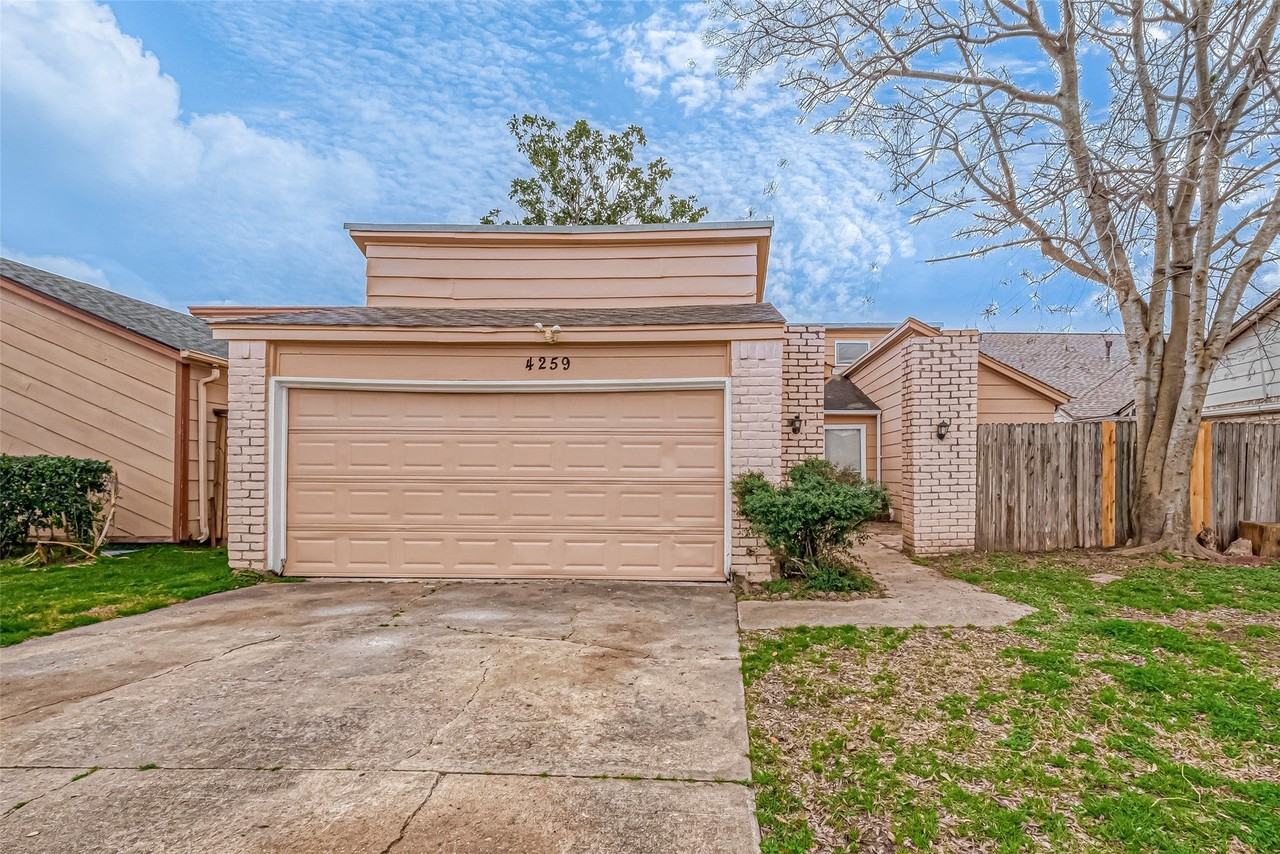 4259 Willow Beach Dr - Photo 3 of 48