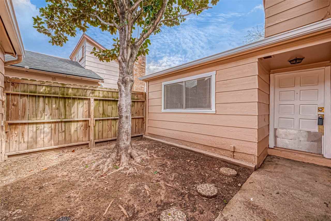 4259 Willow Beach Dr - Photo 4 of 48