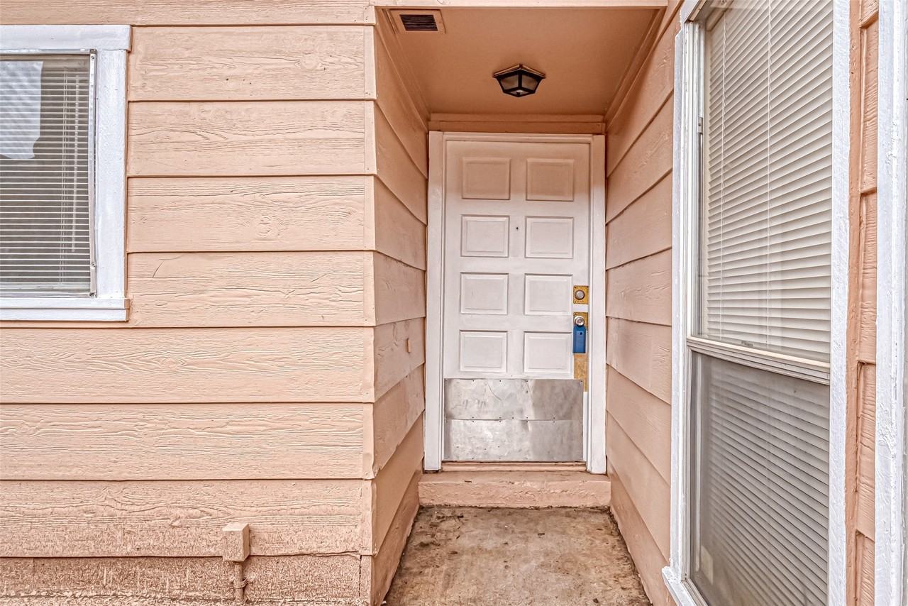 4259 Willow Beach Dr - Photo 6 of 48