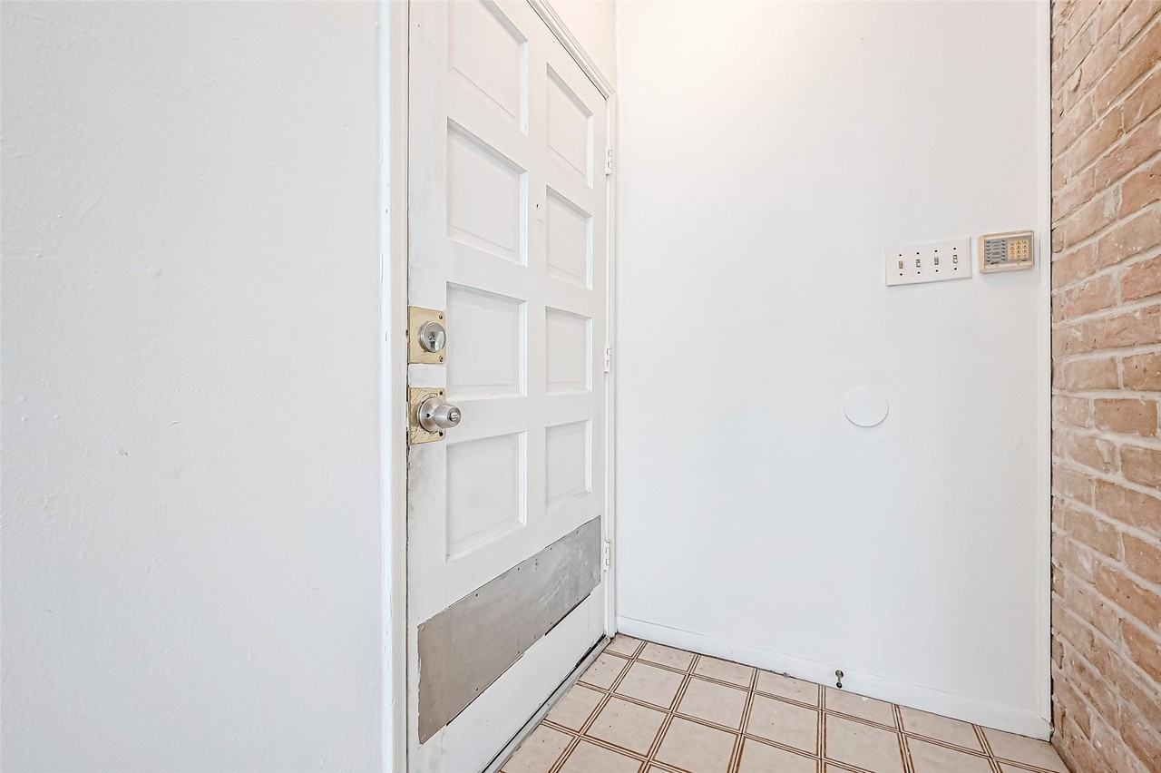 4259 Willow Beach Dr - Photo 7 of 48