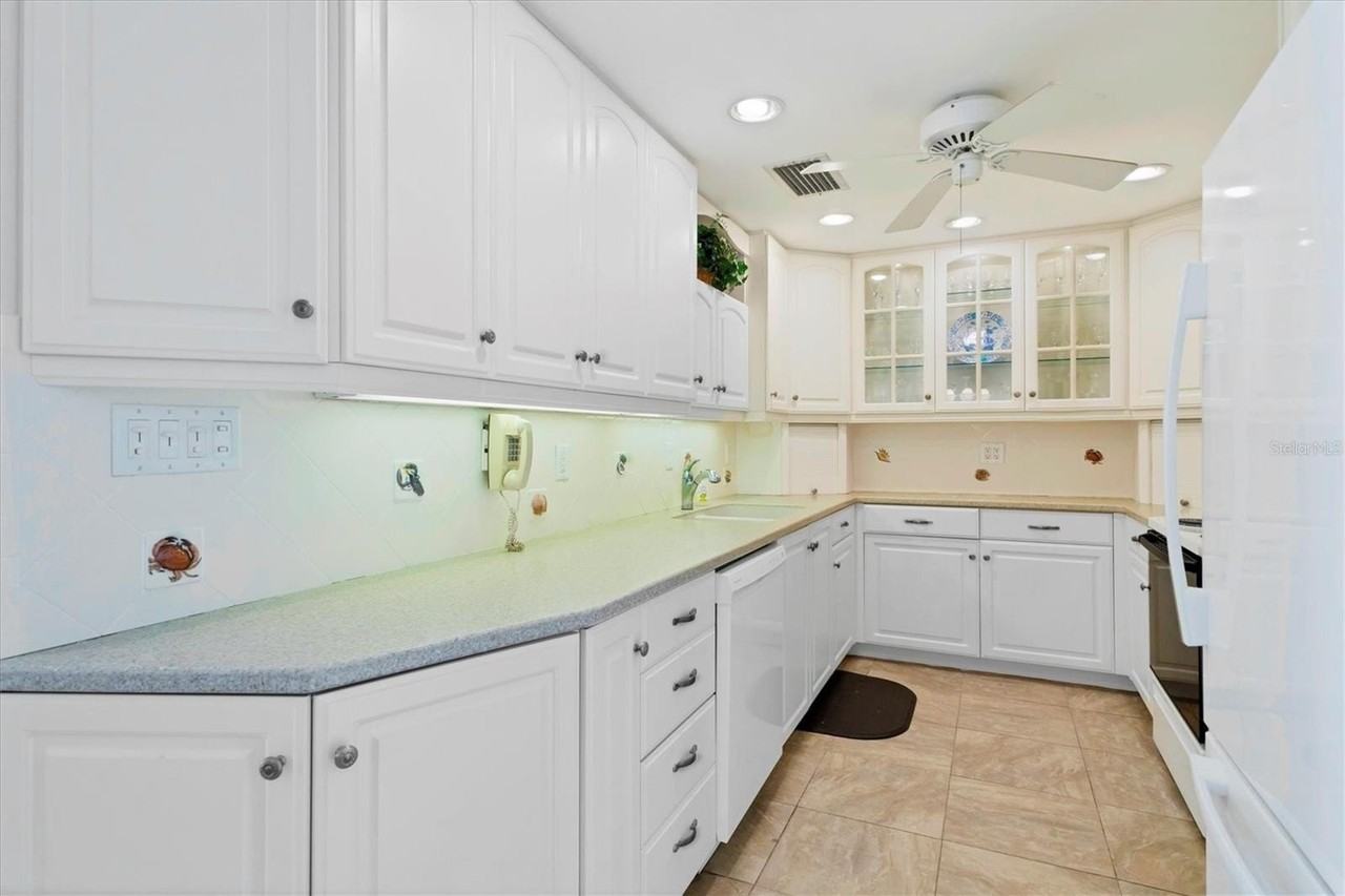 4485 Gulf Of Mexico Dr #PH2 - Photo 7 of 39