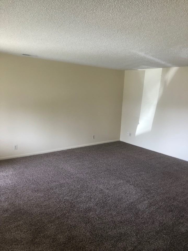 1425 East 15th - Photo 3 of 4