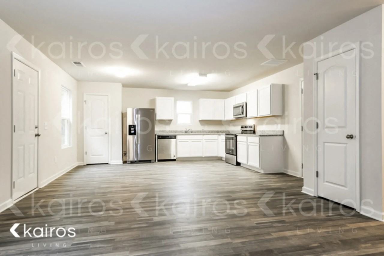 236 Village Creek Dr - Photo 2 of 17