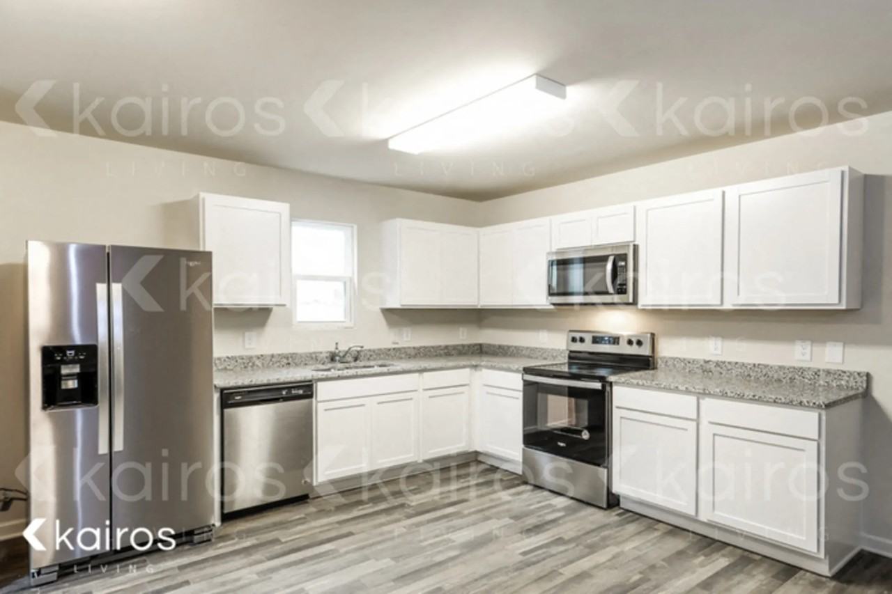 236 Village Creek Dr - Photo 3 of 17