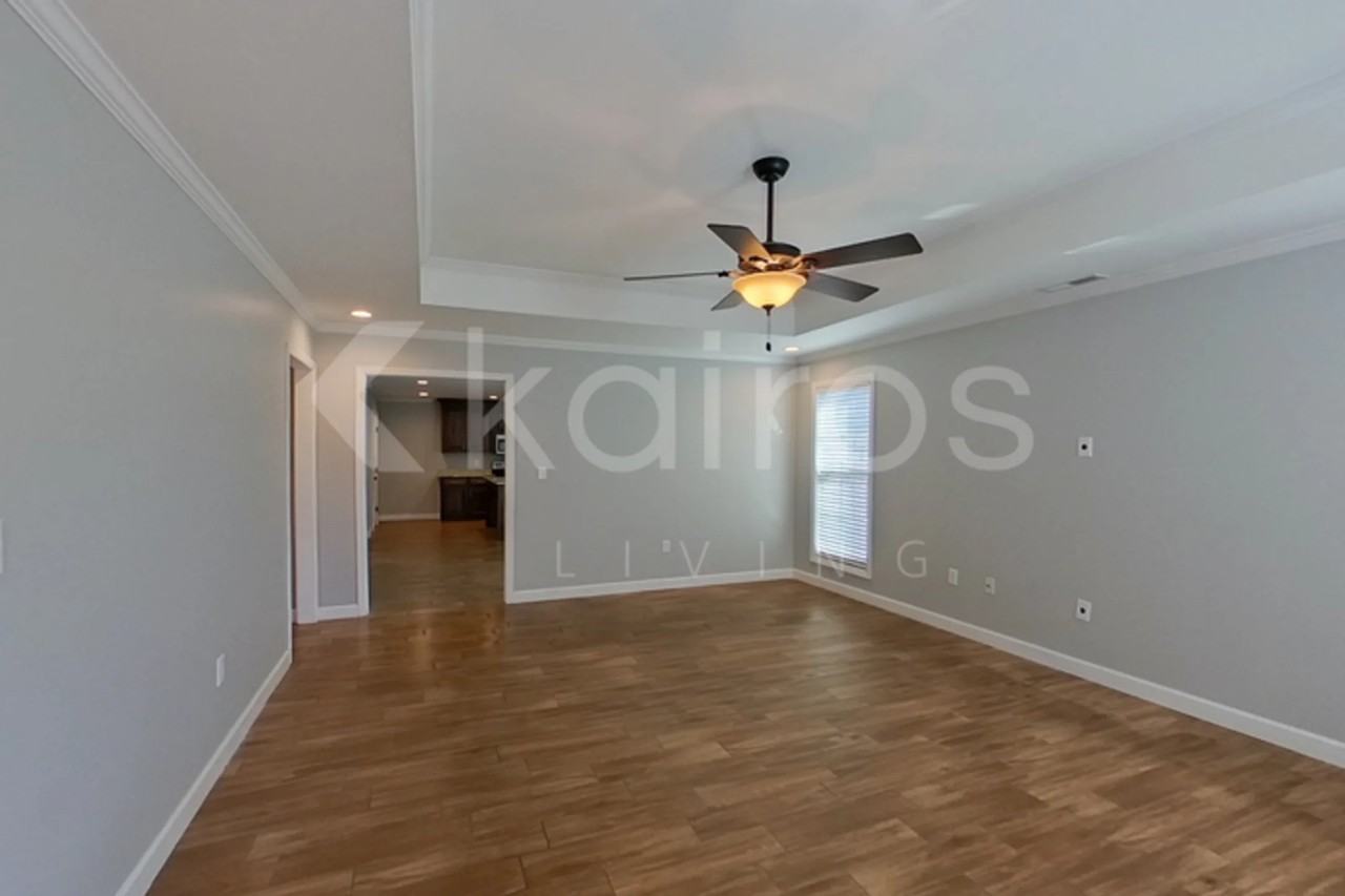 103 Lyn Ln - Photo 3 of 16