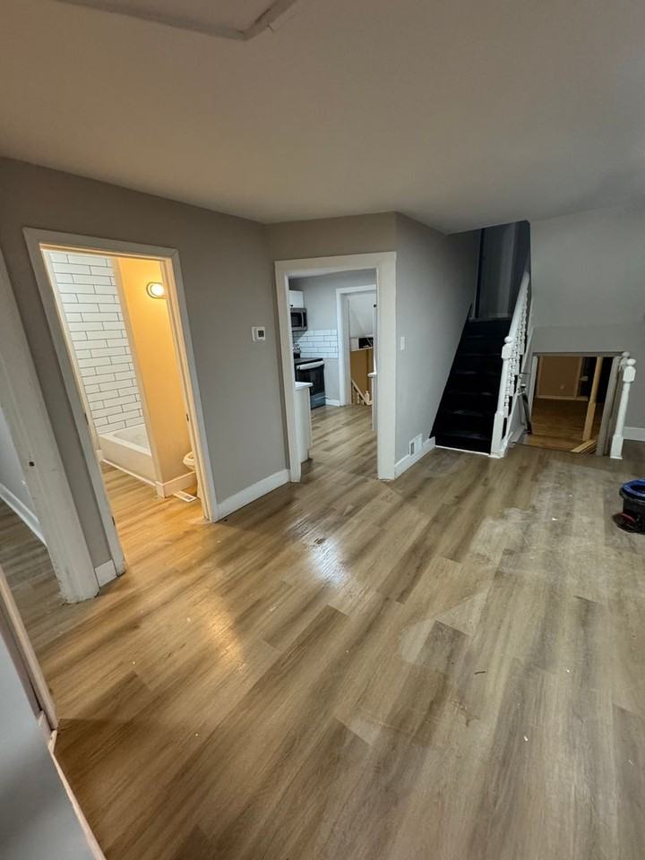 1019 Green Ln - Photo 4 of 14