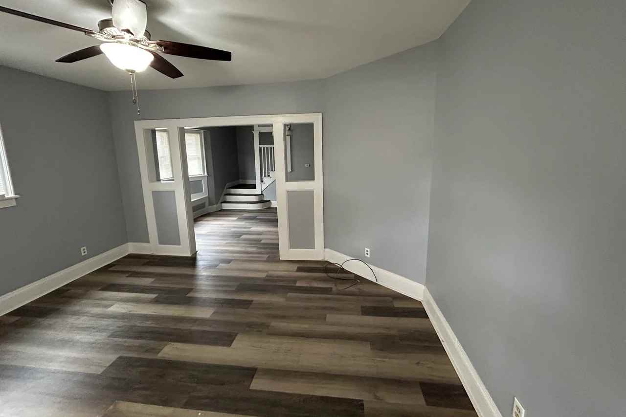 231 S Clairmont Ave - Photo 2 of 9