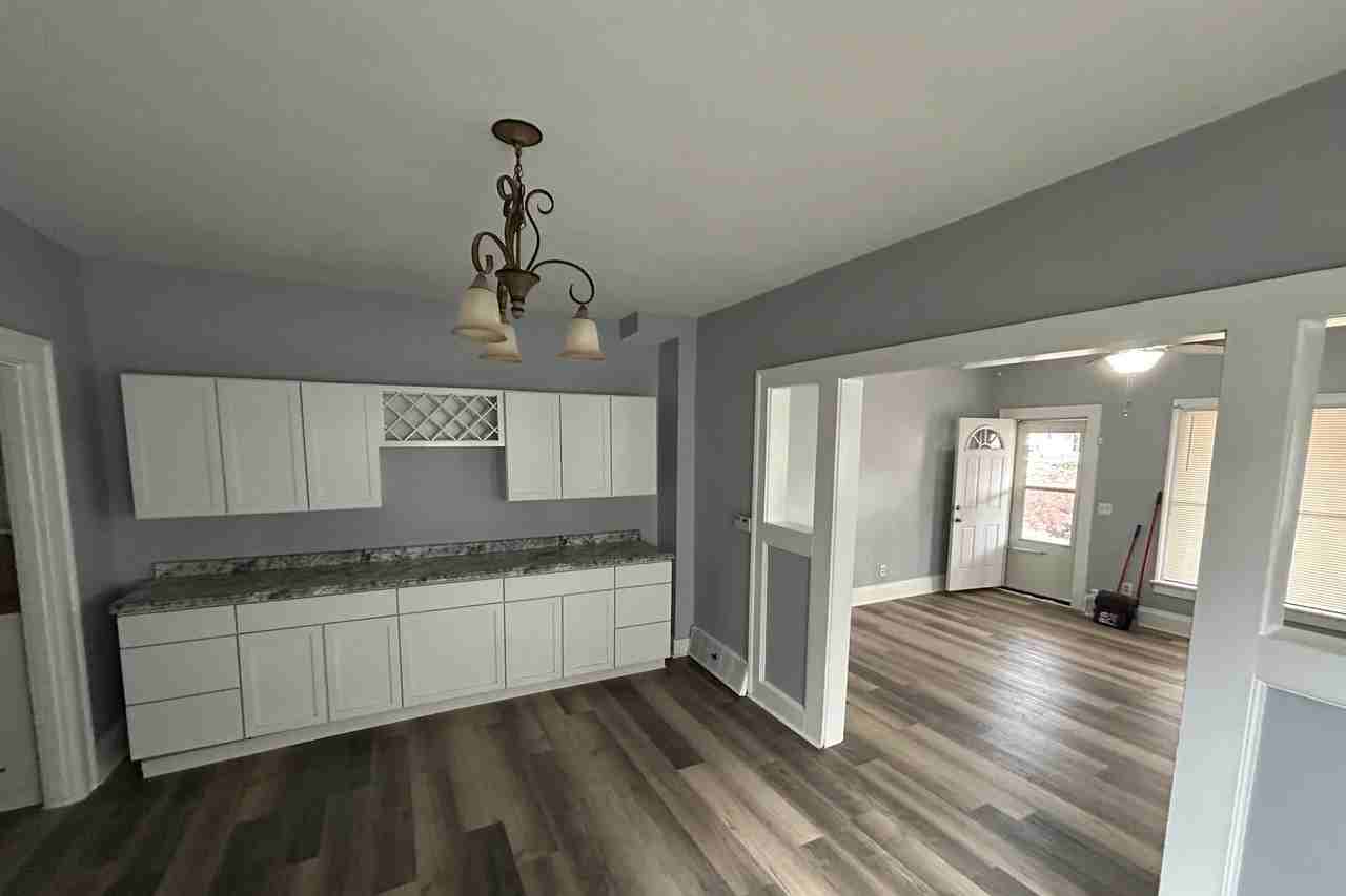 231 S Clairmont Ave - Photo 3 of 9