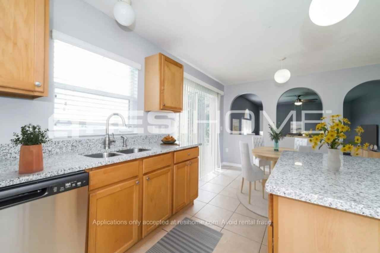 1040 Fox Trail Ave - Photo 2 of 20