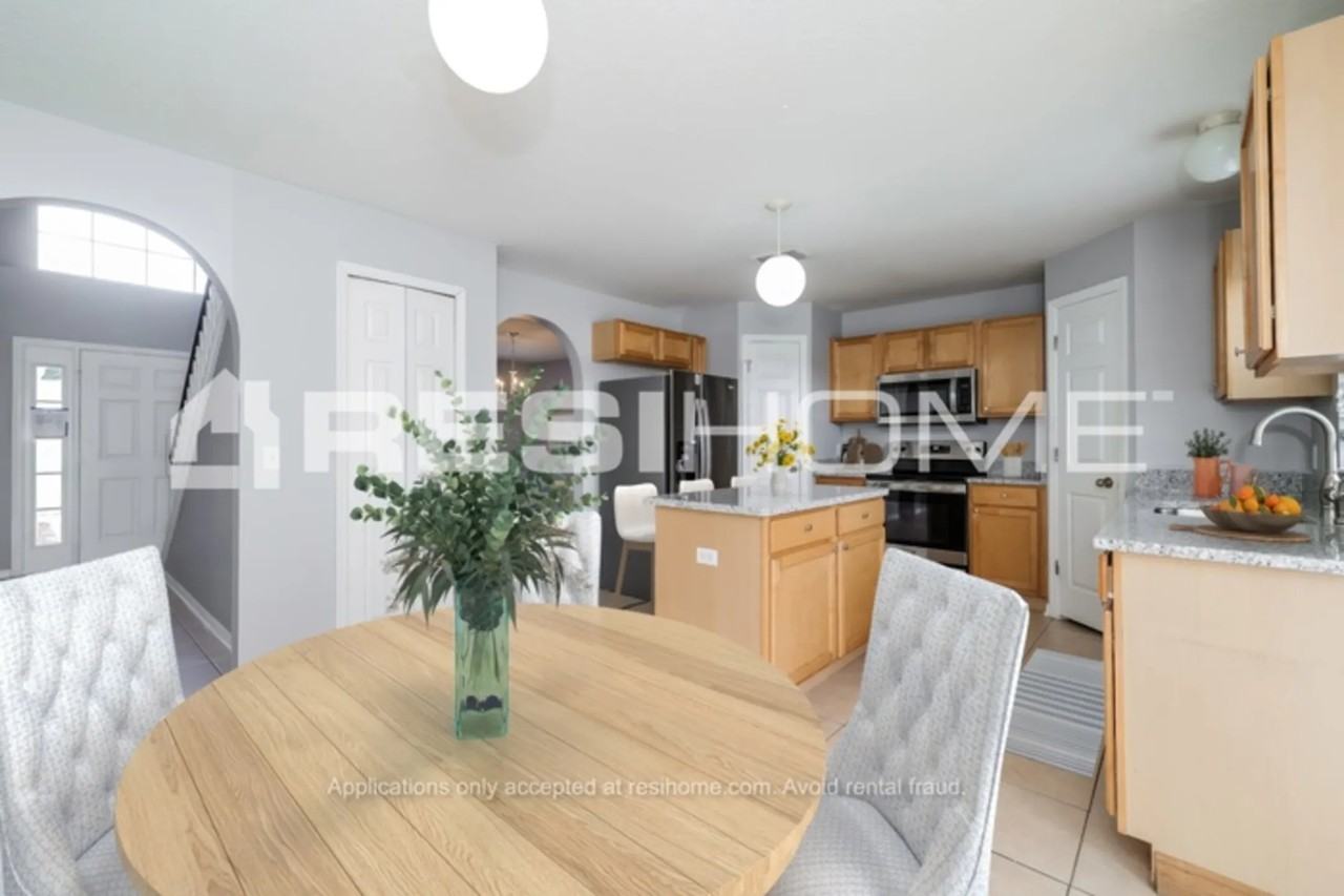 1040 Fox Trail Ave - Photo 3 of 20