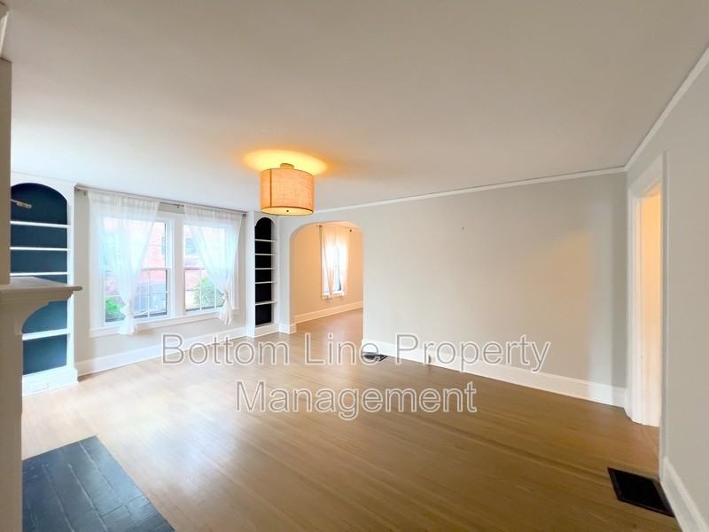 2437 Shenandoah Ave - Photo 3 of 22