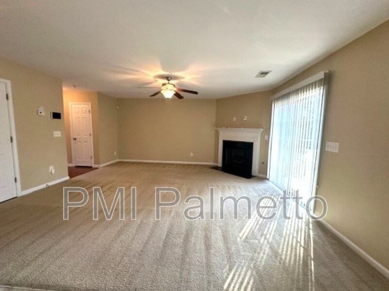 414 Hawkeye Ct - Photo 3 of 33