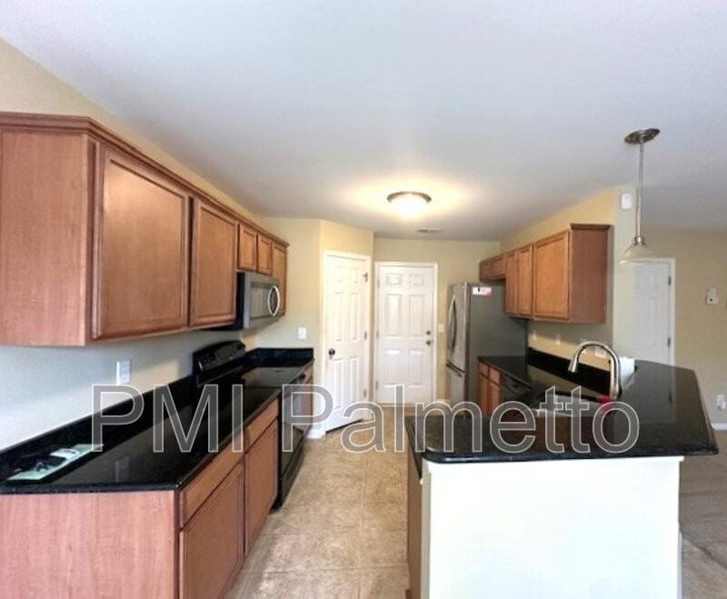 414 Hawkeye Ct - Photo 6 of 33