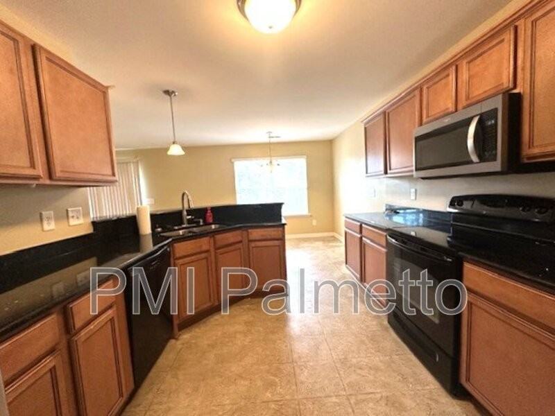 414 Hawkeye Ct - Photo 7 of 33