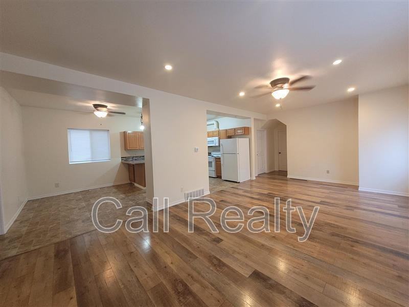 11122 E Valleyway Ave - Photo 2 of 15