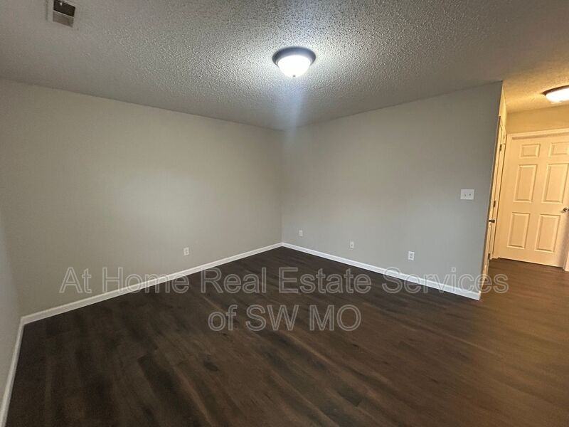 1312 E Mcdaniel St #5 - Photo 2 of 9