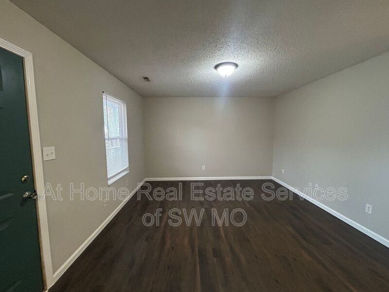 1312 E Mcdaniel St #5 - Photo 4 of 9