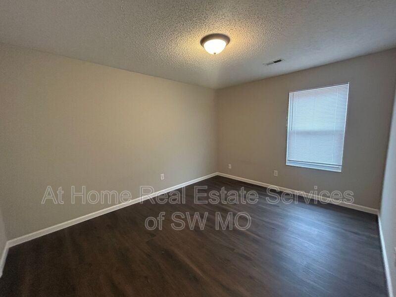 1312 E Mcdaniel St #5 - Photo 7 of 9