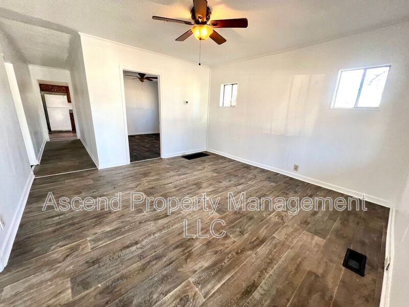 1900 Wilson St - Photo 4 of 16