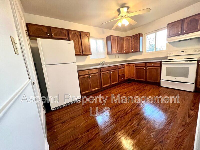 1900 Wilson St - Photo 5 of 16