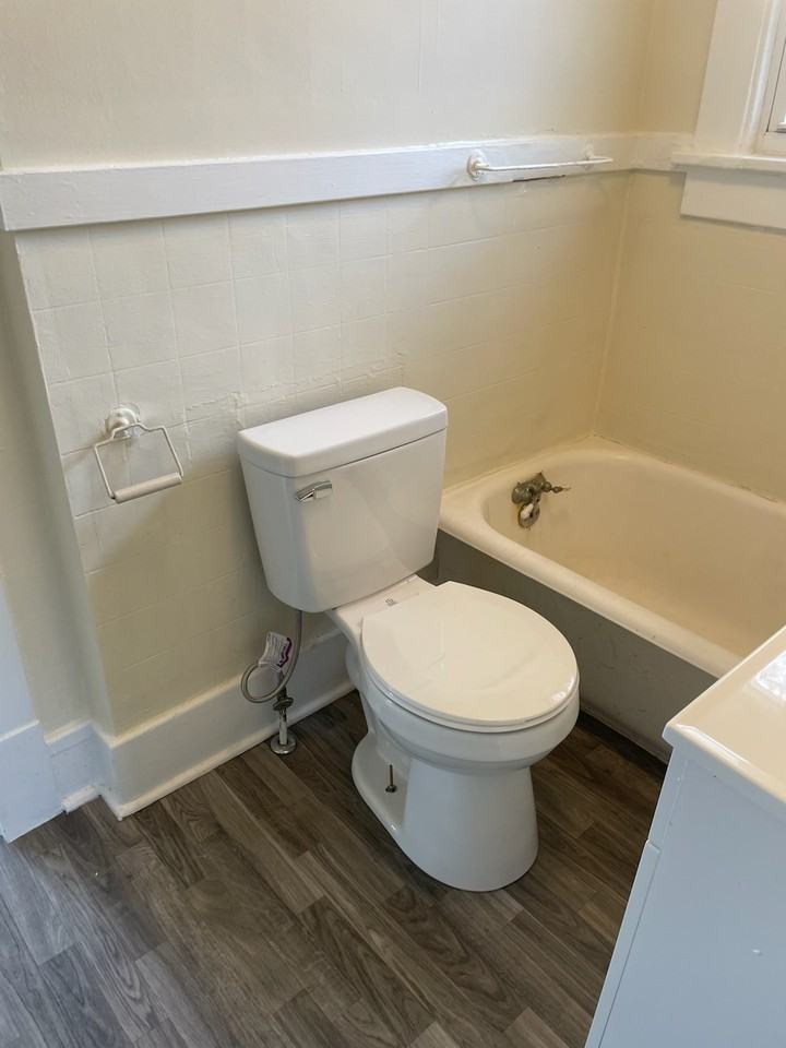 241 S 23rd Pl - Photo 3 of 7