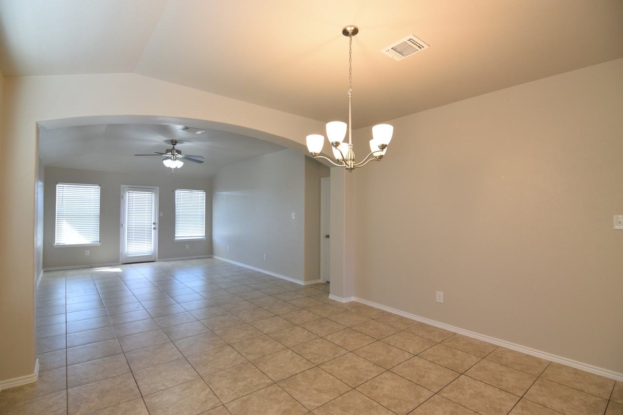 9515 Glynhill Ct - Photo 6 of 40