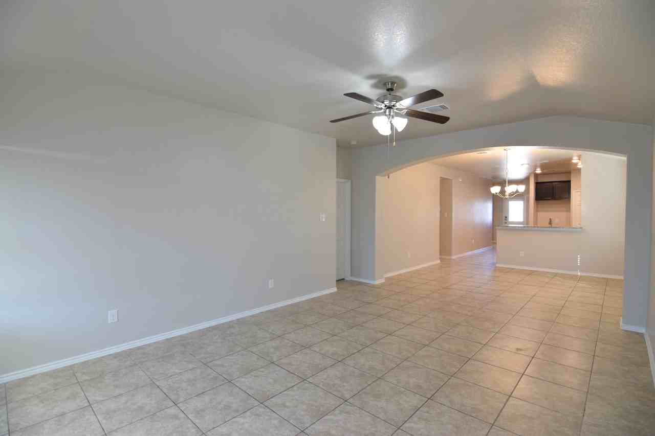 9515 Glynhill Ct - Photo 7 of 40