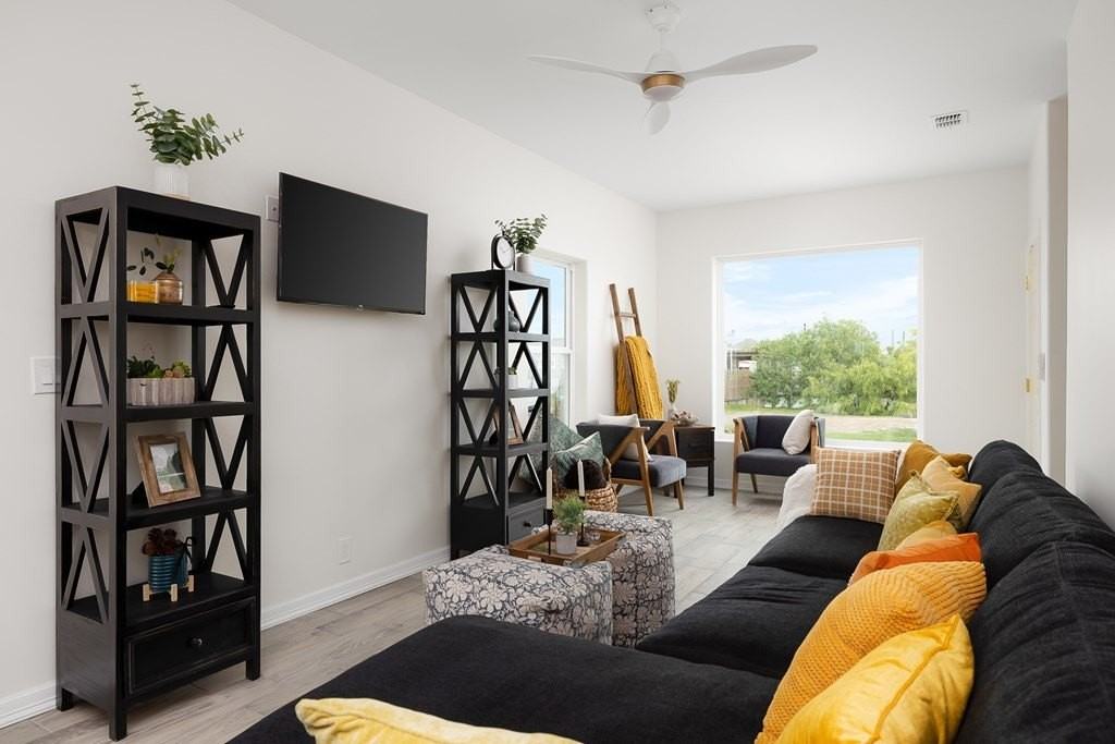 1009 Bass Ave - Photo 7 of 19