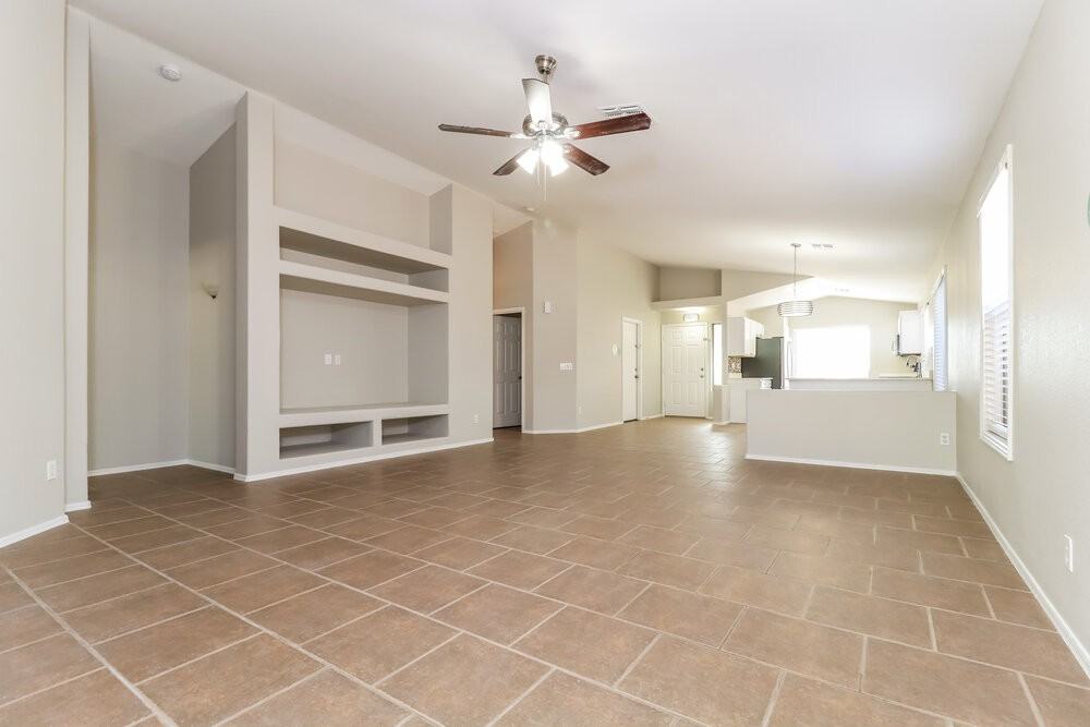 11456 W Sheridan St - Photo 4 of 16