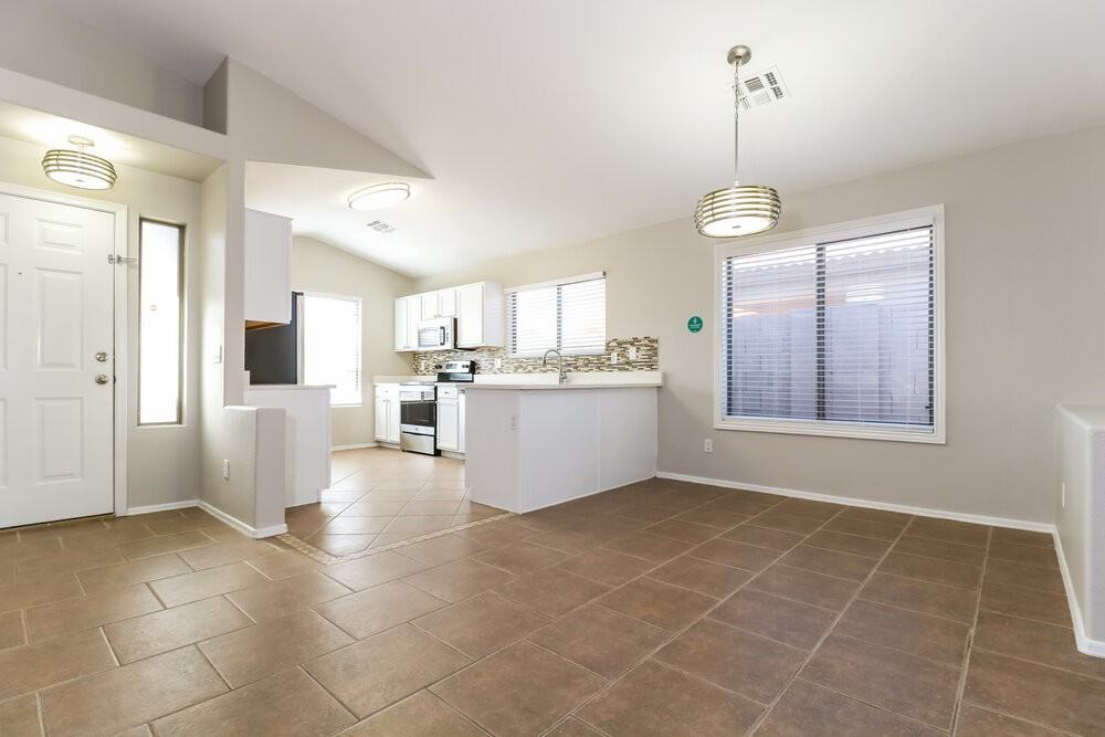 11456 W Sheridan St - Photo 5 of 16