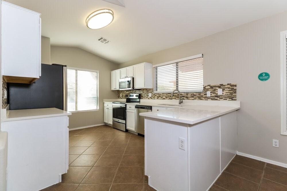 11456 W Sheridan St - Photo 6 of 16