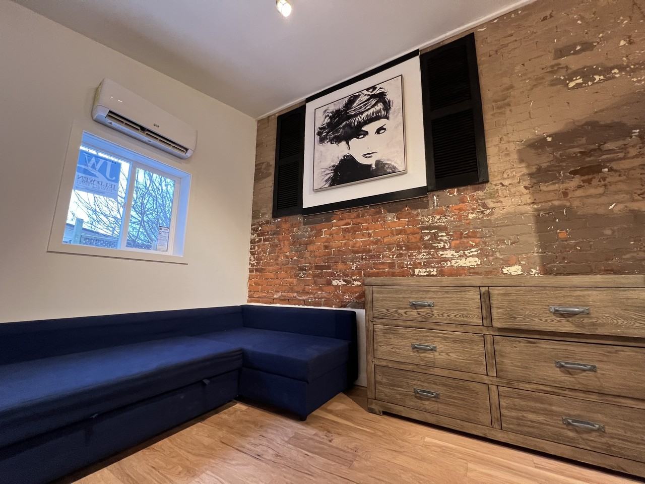 398 Macnab St N Side #SIDE - Photo 3 of 9