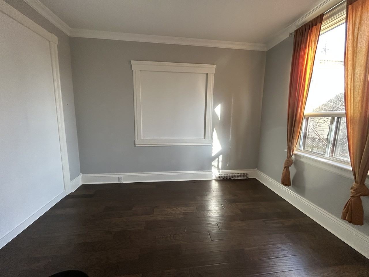 398 Macnab St N #M3 - Photo 2 of 8