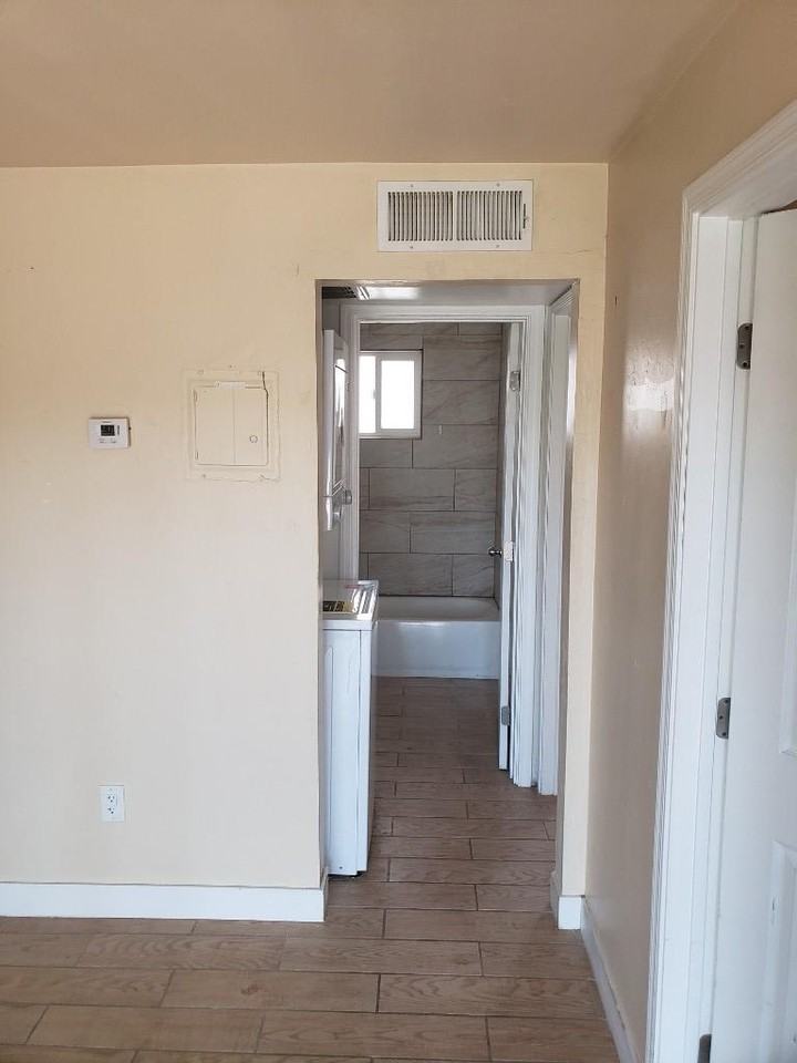 1017 N Main St #02 - Photo 7 of 15