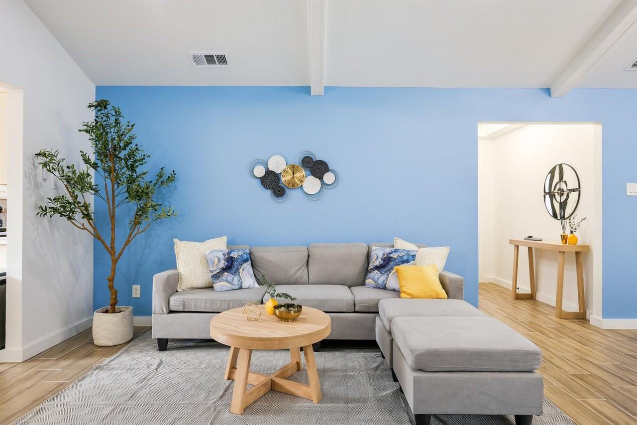 1044 Briarwood Ln #1051607P - Photo 3 of 49